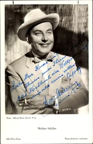 Ak Schauspieler Walter Müller, Portrait, Zigarette, Hut, Autogramm
