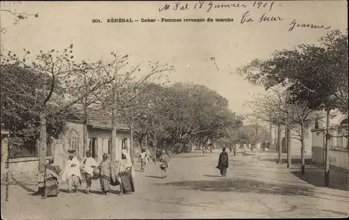 Ak Dakar, Senegal, Frauen, die vom Markt zurückkehren