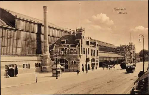 Ak Haarlem Nordholland Niederlande, Station, Bahnhof, Straßenseite