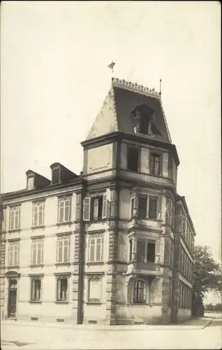 Foto Ak Magdeburg an der Elbe, Haus mit Erker an der Kreuzung