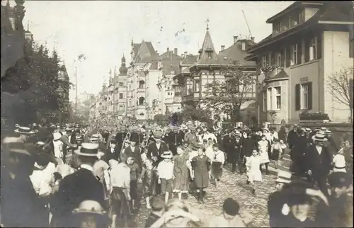 Foto Ak Pirna an der Elbe, Kriegsausmarsch 1915, Deutsche Soldaten in Uniformen, I WK