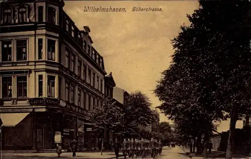 Ak Wilhelmshaven in Niedersachsen, Gökerstraße, marschierende Soldaten