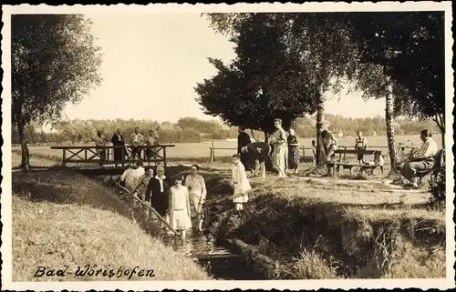 Foto Ak Bad Wörishofen im Unterallgäu, Frauen beim Kneippen