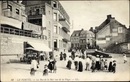 Ak Le Portel Pas de Calais, La Rue de la Mer, vue de la Plage