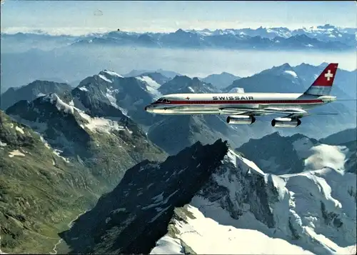 Ak Passagierflugzeug Swissair Coronado, über den Schweizer Alpen, Wallis