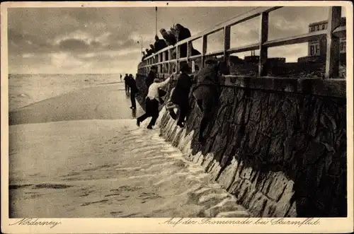 Ak Norderney in Ostfriesland, Auf der Promenade bei Sturmflut