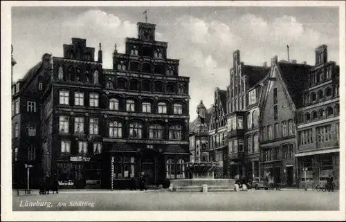 Ak Lüneburg, Am Schütting, Giebelhäuser, Brunnen
