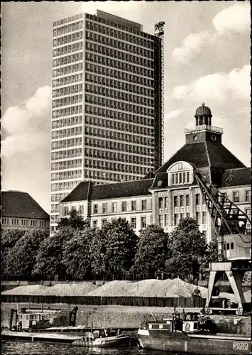 Ak Düsseldorf am Rhein, Hafen, Mannesmann-Hochhaus, Schiffe