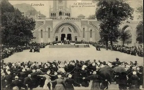 Ak Lourdes Hautes Pyrénées, Der Segen nach der Prozession