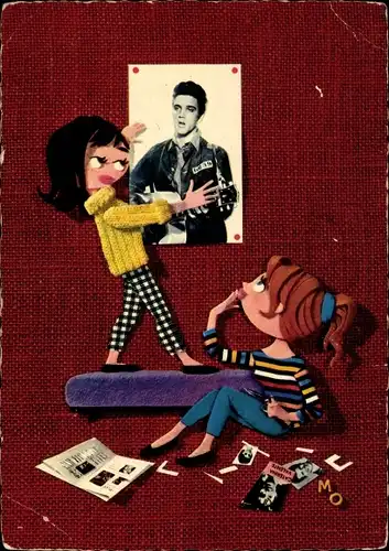 Ak Sänger und Schauspieler Elvis Presley, Mädchen hängen Poster an die Wand, Zeitschrift