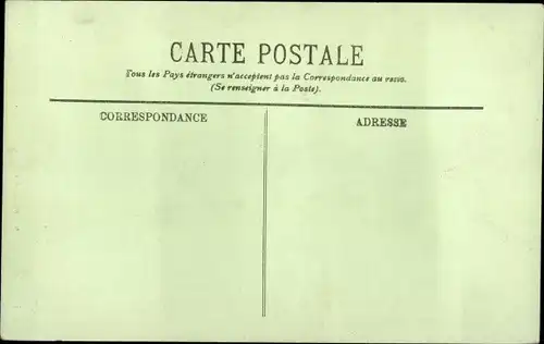Ak Scenes et Types des Pyrenees, Montagnards se rendant à l'Eglise