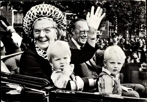 Ak Königin Juliana der Niederlande, Prinz Bernhard, Silbernes Regierungsjubiläum, Prinzen