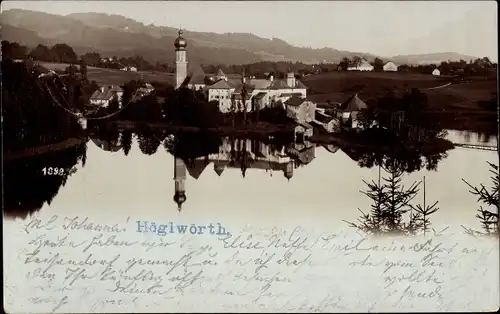 Foto Ak Hoglwörth Anger Oberbayern, Blick vom Wasser auf den Ort