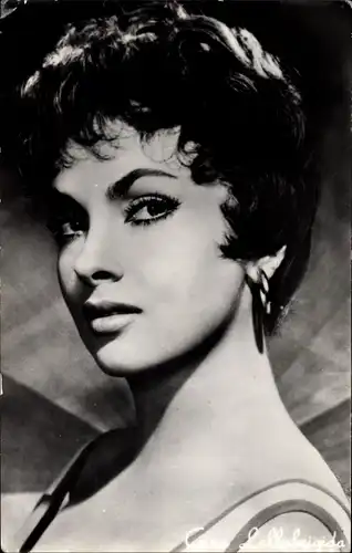 Ak Schauspielerin Gina Lollobrigida, Portrait