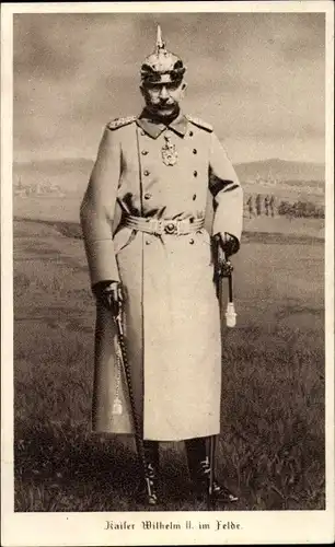 Ak Kaiser Wilhelm II. im Felde, Portrait, Mantel, Pickelhaube