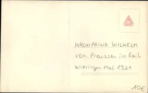 Ak Kronprinz Wilhelm von Preußen, Portrait im Anzug mit Hund, Exil in Wieringen 1921