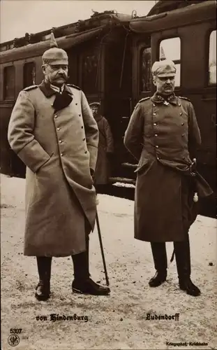 Ak Generalfeldmarschall Paul von Hindenburg, General Ludendorff