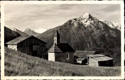 Ak Sölden in Tirol, Kleble Alm, Kapelle, Holzhütten