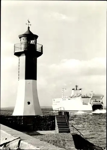 Ak Sassnitz auf Rügen, Eisenbahnfährschiff Rügen an der Mole