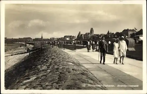 Ak Cuxhaven, Strandpromenade, Spaziergänger