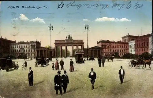 Ak Berlin Mitte, Brandenburger Tor, Passanten, Pferdekutschen