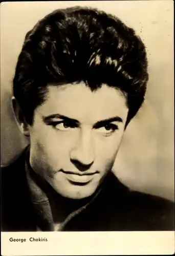 Ak Schauspieler George Chakiris, Bubes Mädchen, Portrait