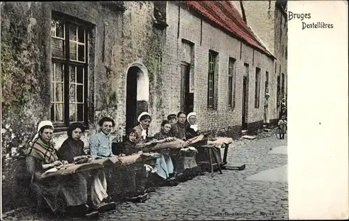 Ak Bruges, Belgische Tracht, Frauen beim Klöppeln, Klöpplerinnen, Klöppelwerk