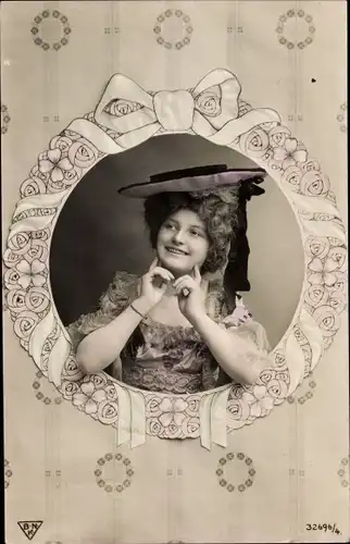 Passepartout Ak Portrait einer jungen Frau mit Hut