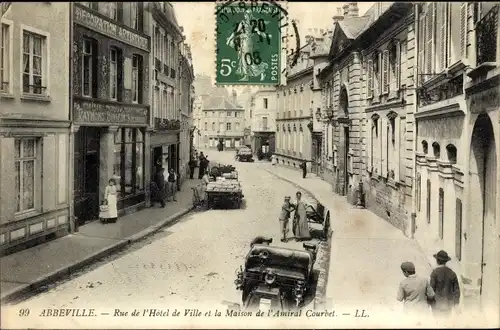 Ak Abbeville Somme, Rue de l&#39;Hotel de Ville und das Haus von Admiral Courbet