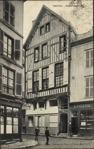 Ak Troyes Aube, Straßenpartie, altes Haus, Geschäfte