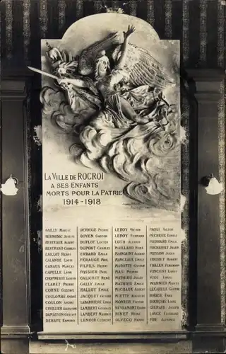 Foto Ak Rocroi Ardennes, Gedenktafel, Gefallenenehrung 1914-1918