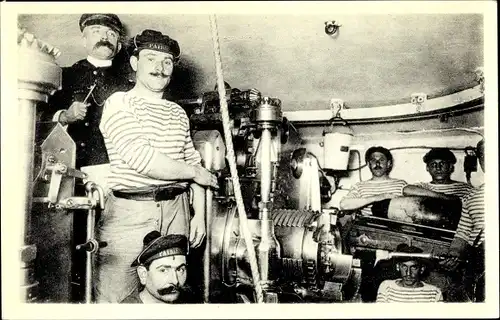 Ak Französisches Kriegsschiff, Seeleute, Innenansicht, Torpedo