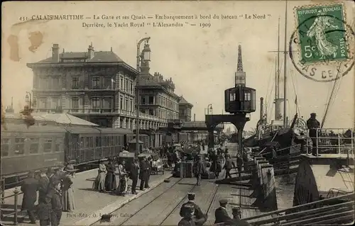 Ak Calais Pas de Calais, La Gare et ses Quais, Embarquement a bord du bateau Le Nord