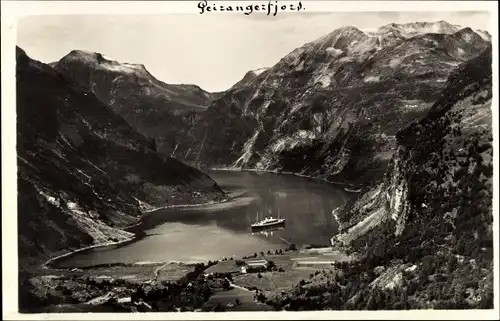 Ak Geirangerfjord Norwegen, Utsigt over Geirangerfjorden, Dampfschiff