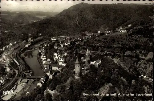 Ak Altena in Westfalen, Panorama, Burg, Luftbild