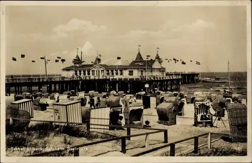 Ak Ostseebad Ahlbeck Heringsdorf auf Usedom, Strand mit Seebrücke