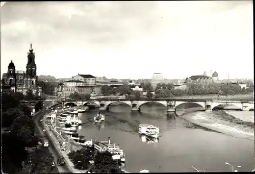 Ak Dresden Altstadt, Terrassenufer, Brücke, Schiffe