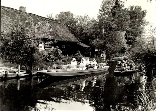 Ak Spreewald, Kahn, Spreewälderinnen in Tracht