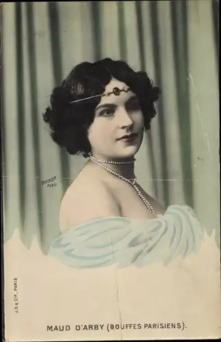 Ak Schauspielerin Maud d'Arby, Portrait, schulterfrei, Perlenkette