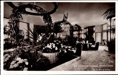 Ak Paquebot Normandie, CGT, French Line, Winter Garden, Innenansicht, Wintergarten, Dampfer