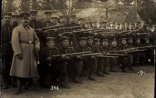 Foto Ak Eschweiler Nordrhein Westfalen, Deutsche Soldaten in Uniformen, I WK