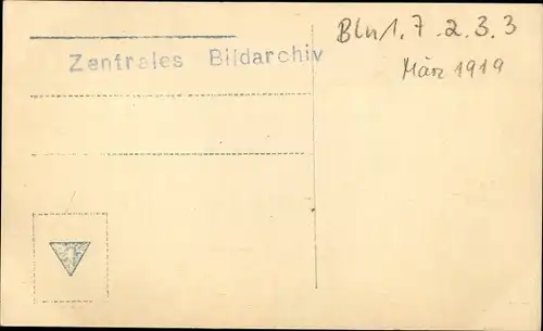 Ak Berlin Mitte, Straßenkämpfe, März 1919, Barrikaden am Köllnischen Park