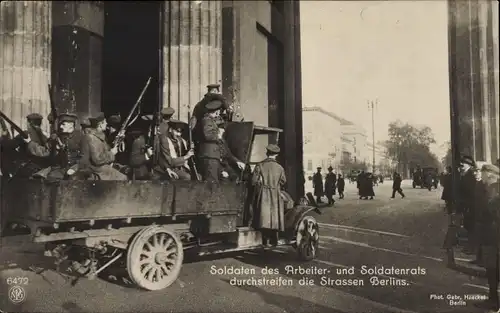 Ak Berlin, Soldaten des Arbeiter- und Soldatenrats durchstreifen die Straßen, Straßenkämpfe 1919