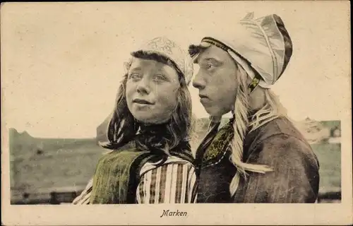 Ak Marken Nordholland Niederlande, zwei Mädchen in Tracht