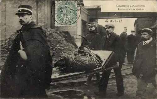 Ak Courrières Pas de Calais, La Catastrophe des Mines, Grubenunglück 1906, Les restes d'une victime