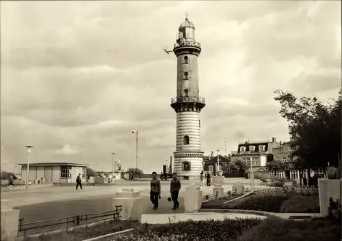 Ak Ostseebad Warnemünde Rostock, Am Leuchtturm