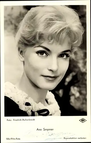 Ak Schauspielerin Ann Smyrner, Portrait, Autogramm