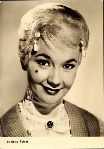 Ak Schauspielerin Liselotte Pulver, Portrait