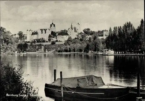 Ak Bernburg an der Saale, Schloss, Boot am Anleger