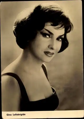 Ak Schauspielerin Gina Lollobrigida, Portrait, Fanfan der Husar, Untreue, Brot, Liebe, Fantasie